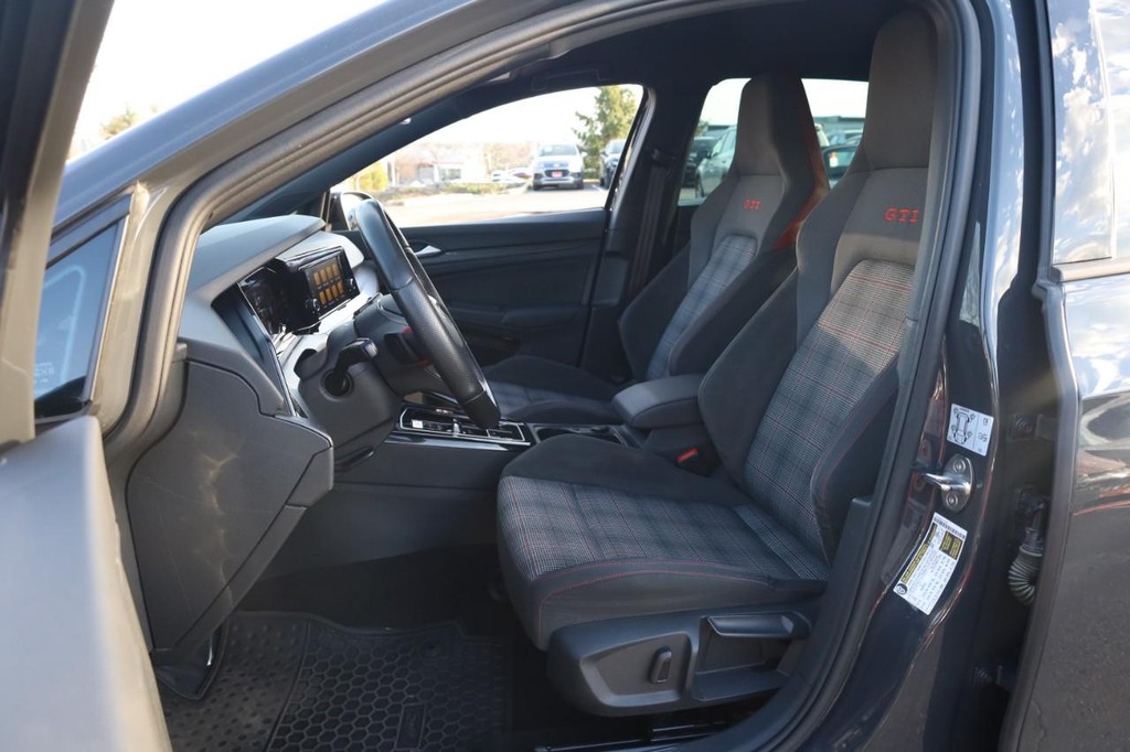 Volkswagen Golf GTI Vehicle Image 08