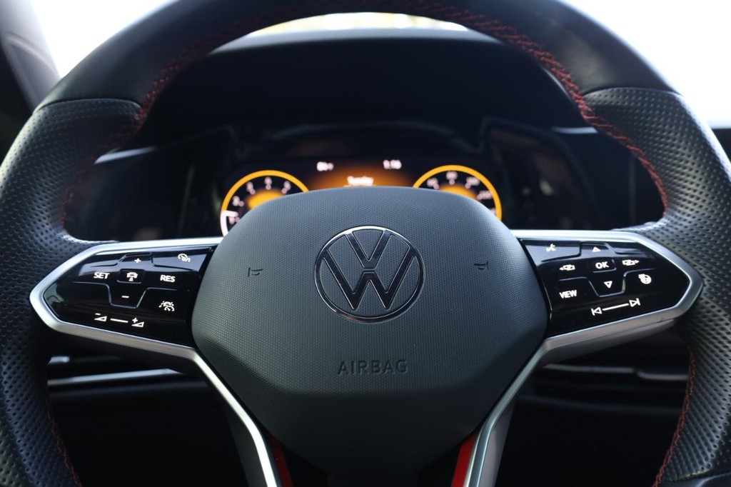 Volkswagen Golf GTI Vehicle Image 09