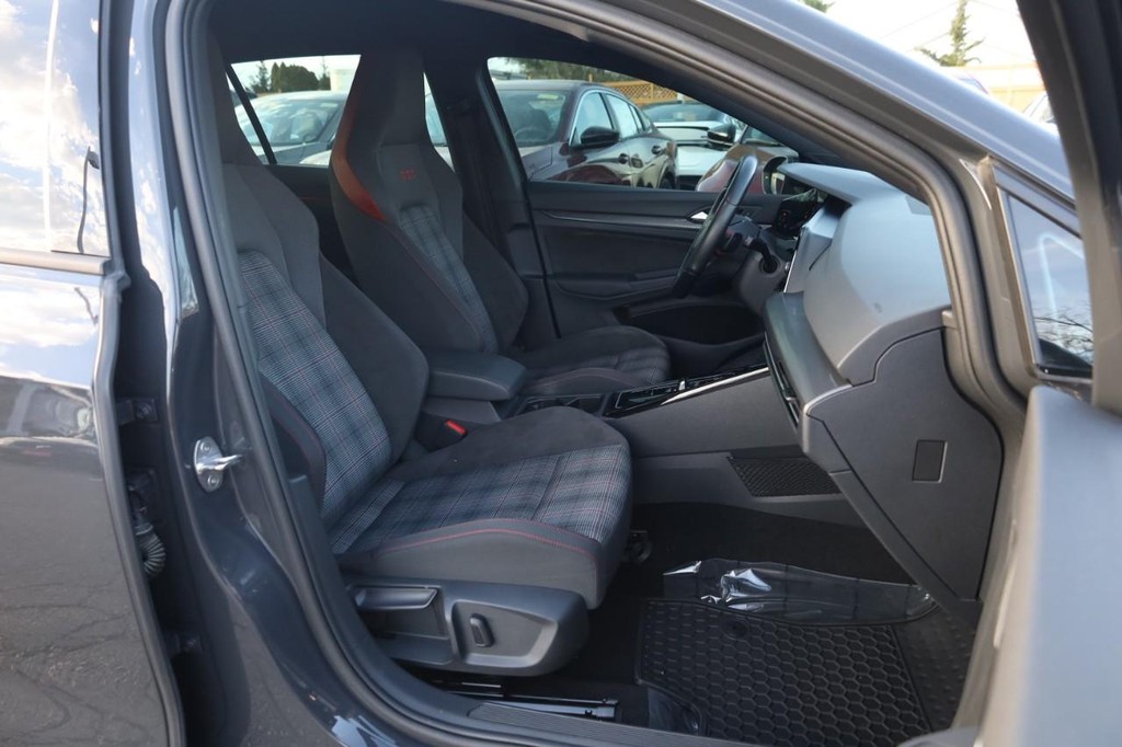 Volkswagen Golf GTI Vehicle Image 22