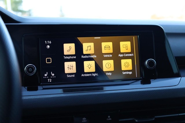 Volkswagen Golf GTI Vehicle Image 11