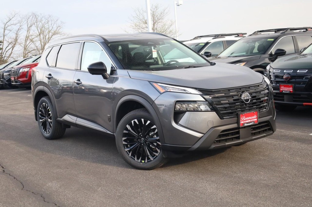 Nissan Rogue Vehicle Full-screen Gallery Image 2