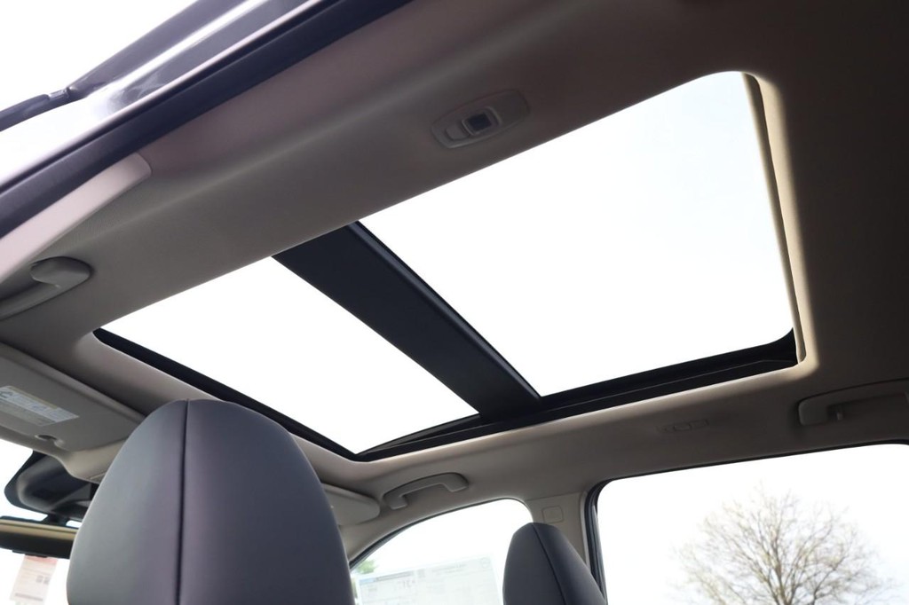 Nissan Rogue Vehicle Full-screen Gallery Image 10