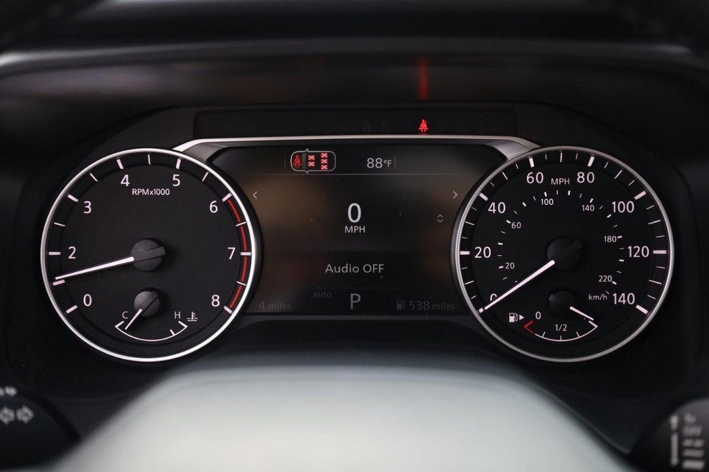 Nissan Rogue Vehicle Full-screen Gallery Image 12