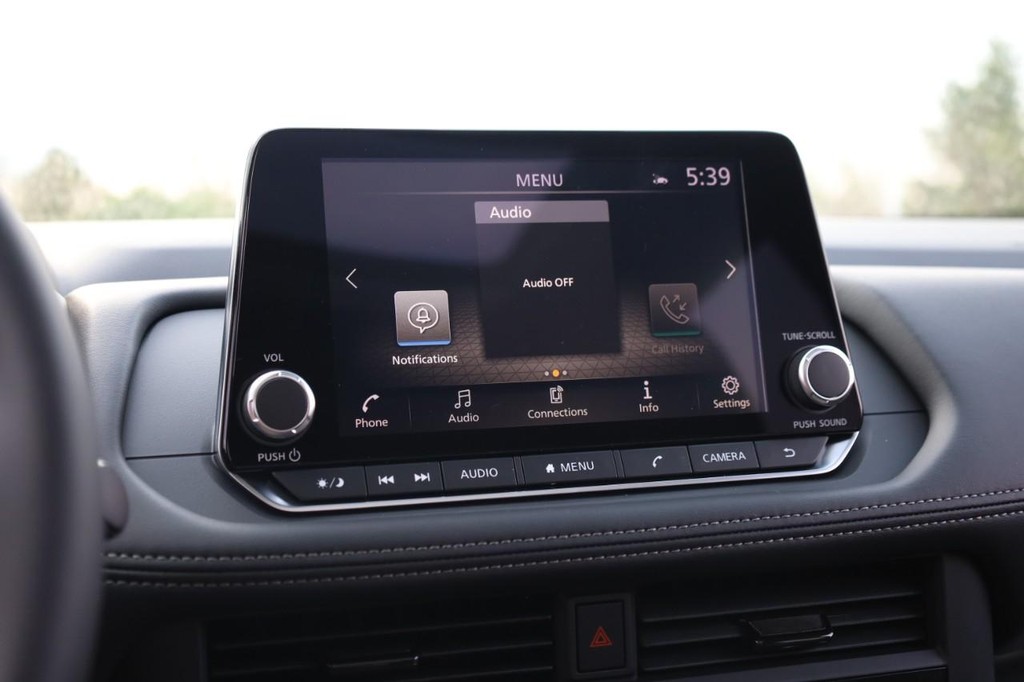 Nissan Rogue Vehicle Full-screen Gallery Image 13