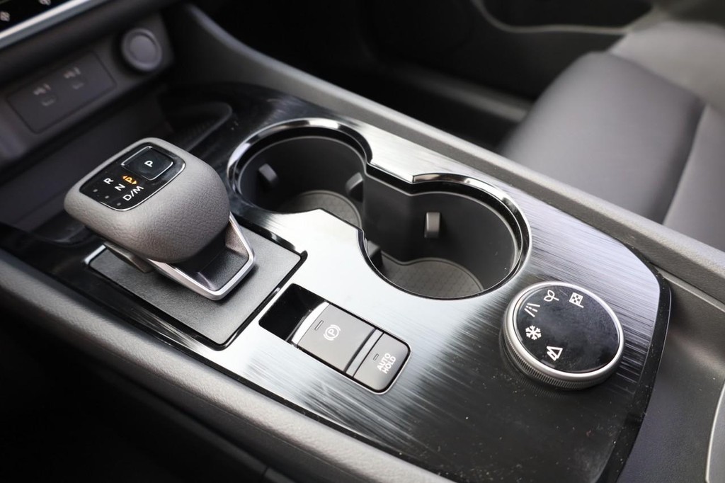 Nissan Rogue Vehicle Full-screen Gallery Image 17