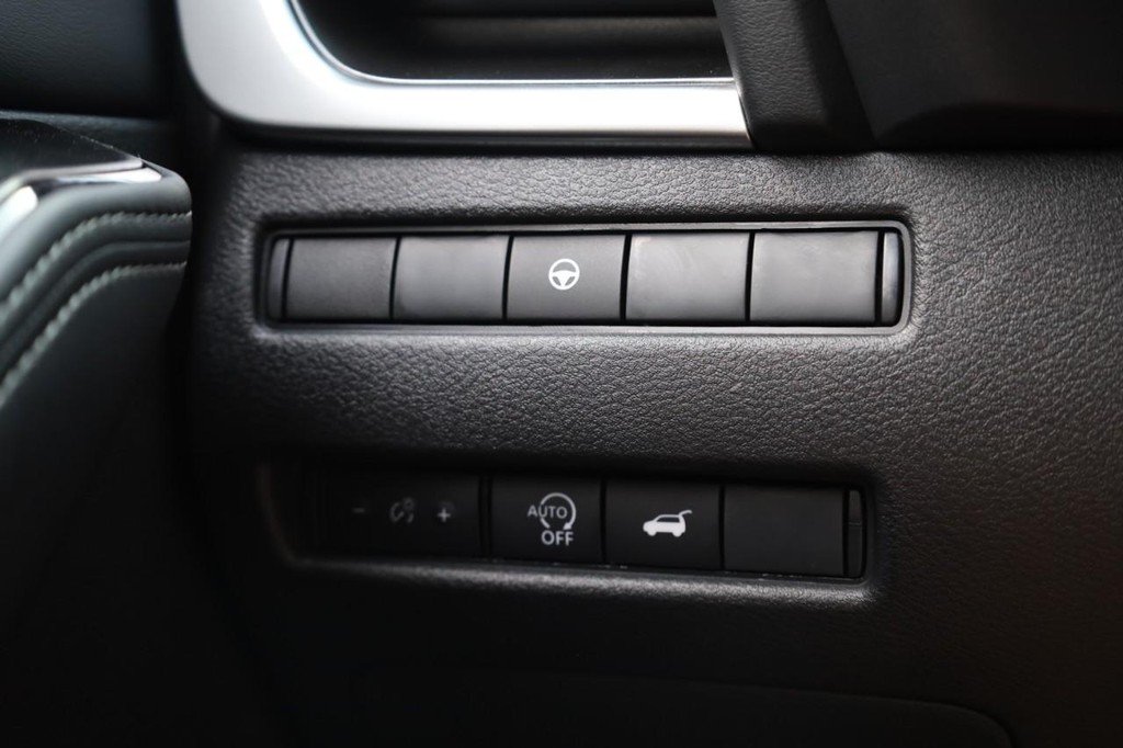 Nissan Rogue Vehicle Full-screen Gallery Image 20