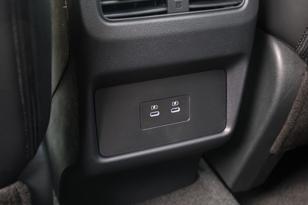 Nissan Rogue Vehicle Full-screen Gallery Image 23