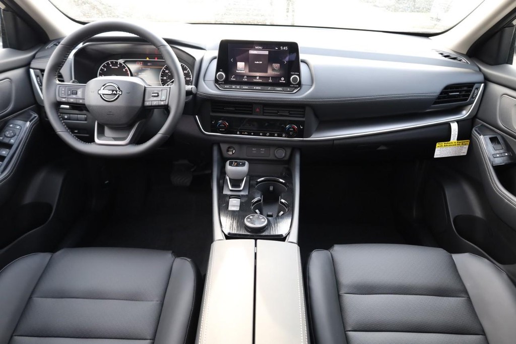 Nissan Rogue Vehicle Full-screen Gallery Image 24