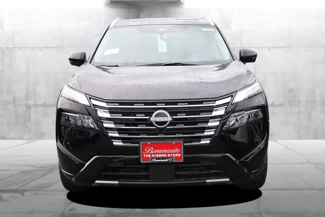 Nissan Rogue Vehicle Full-screen Gallery Image 4