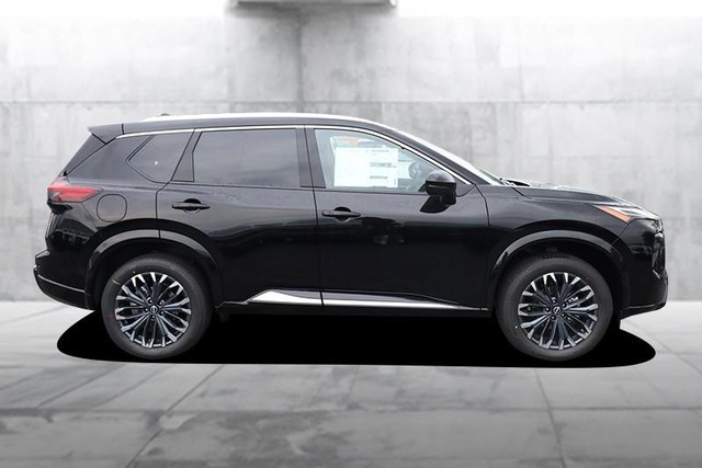 Nissan Rogue Vehicle Full-screen Gallery Image 5