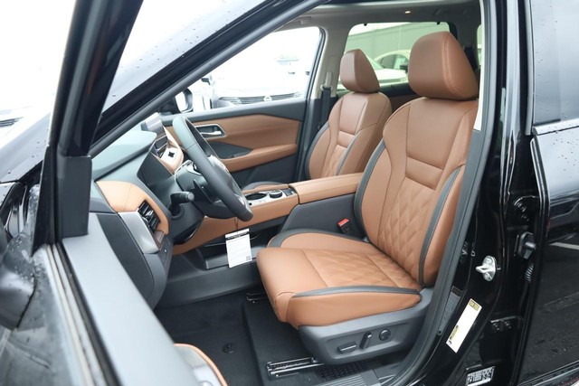 Nissan Rogue Vehicle Full-screen Gallery Image 8