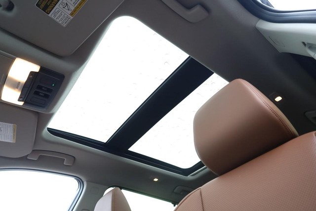 Nissan Rogue Vehicle Full-screen Gallery Image 9