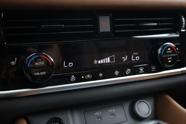 Nissan Rogue Vehicle Full-screen Gallery Image 16