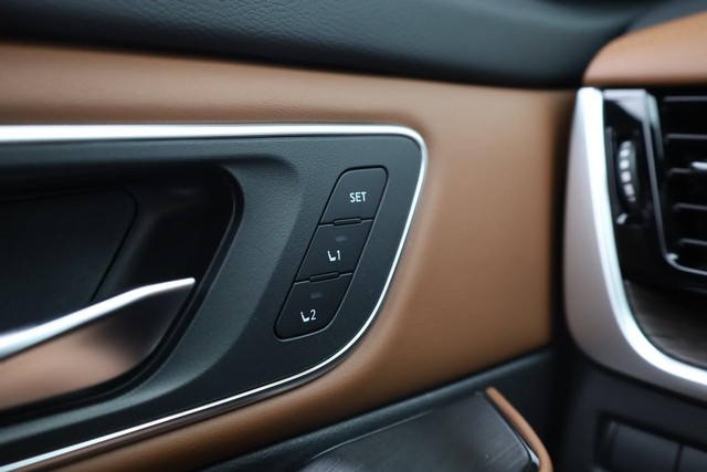 Nissan Rogue Vehicle Full-screen Gallery Image 21