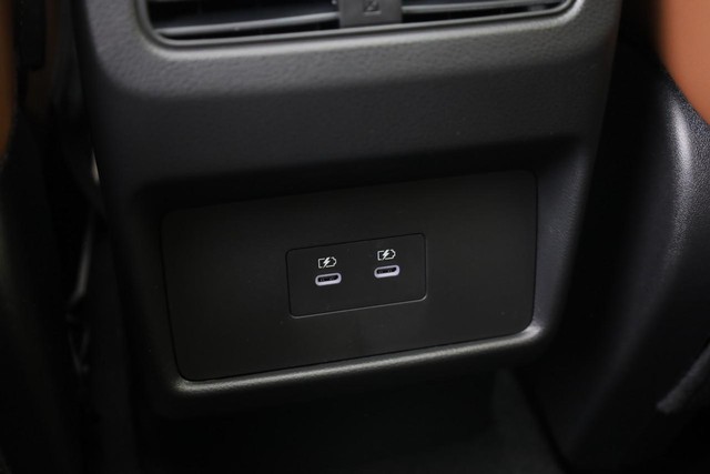 Nissan Rogue Vehicle Full-screen Gallery Image 26