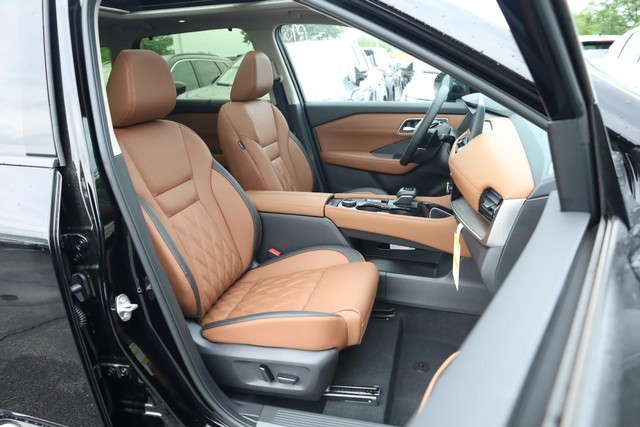 Nissan Rogue Vehicle Full-screen Gallery Image 29