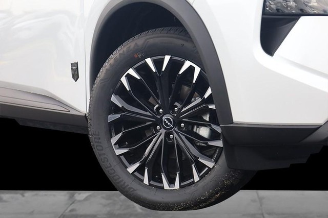 Nissan Rogue Vehicle Image 03