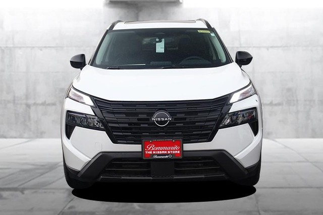 Nissan Rogue Vehicle Image 04