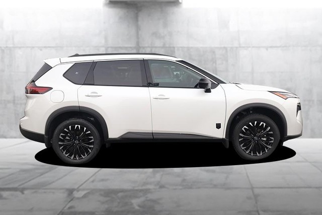Nissan Rogue Vehicle Image 05