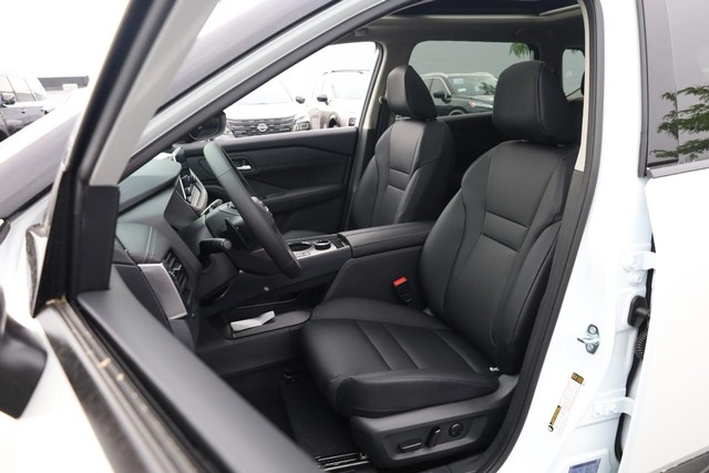 Nissan Rogue Vehicle Image 08