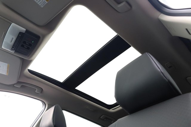 Nissan Rogue Vehicle Image 09