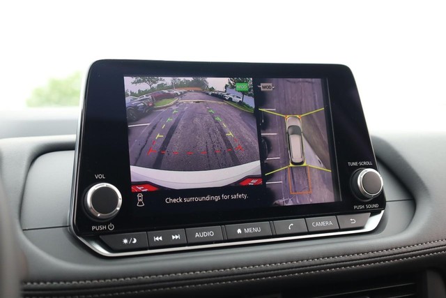 Nissan Rogue Vehicle Image 14