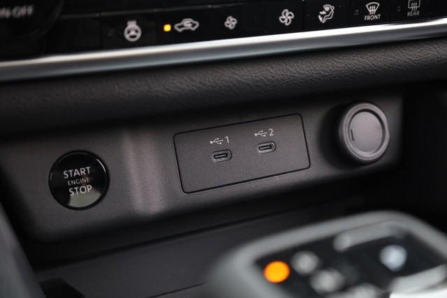 Nissan Rogue Vehicle Image 16