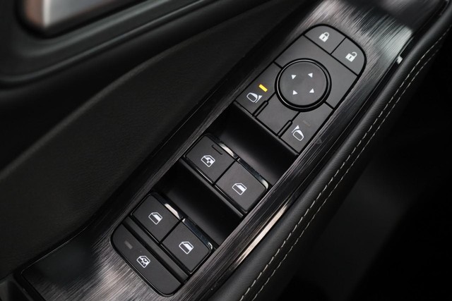 Nissan Rogue Vehicle Image 19