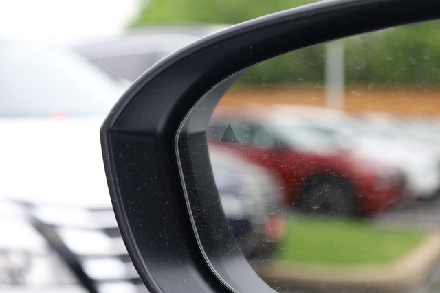 Nissan Rogue Vehicle Image 21