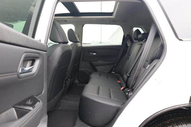 Nissan Rogue Vehicle Image 22