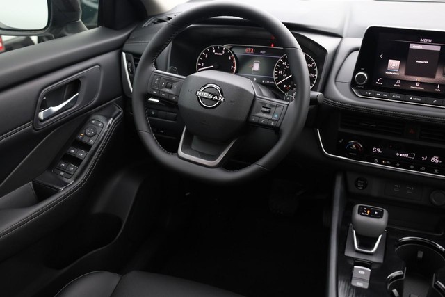 Nissan Rogue Vehicle Image 25