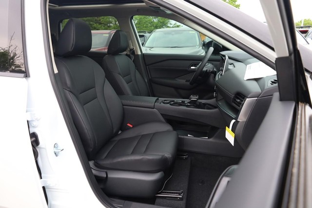 Nissan Rogue Vehicle Image 26