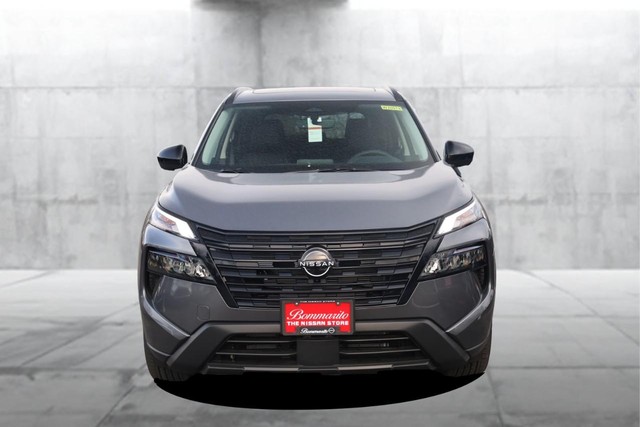 Nissan Rogue Vehicle Full-screen Gallery Image 4