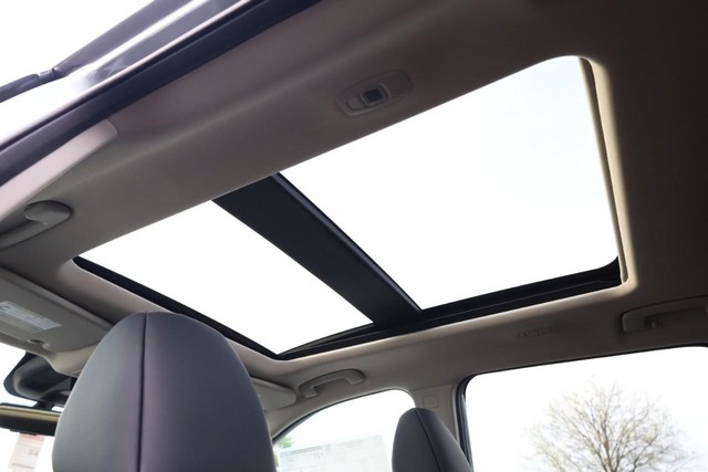 Nissan Rogue Vehicle Full-screen Gallery Image 10