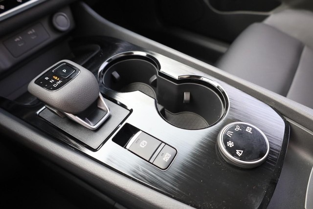 Nissan Rogue Vehicle Full-screen Gallery Image 17