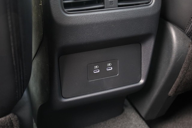 Nissan Rogue Vehicle Full-screen Gallery Image 23