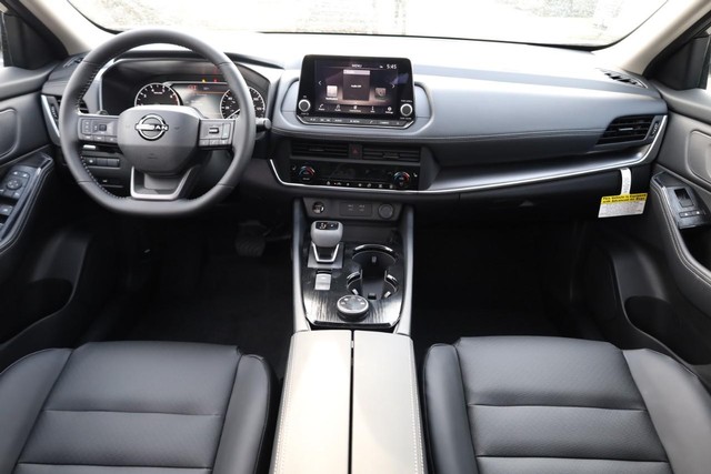 Nissan Rogue Vehicle Full-screen Gallery Image 24