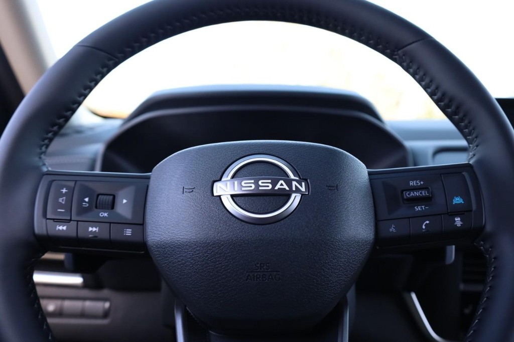 Nissan Rogue Vehicle Image 08