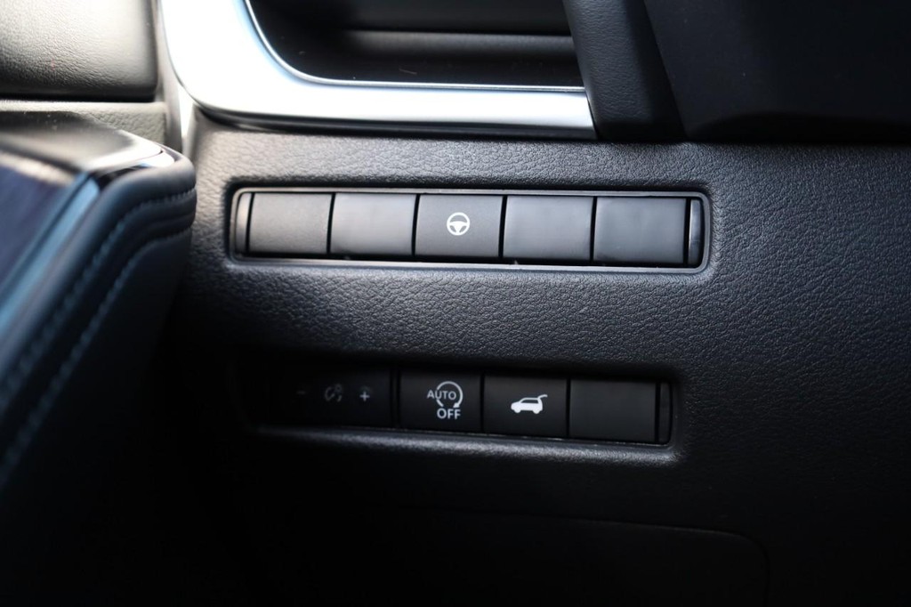 Nissan Rogue Vehicle Image 17