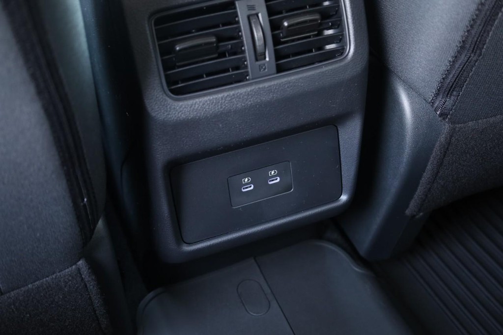 Nissan Rogue Vehicle Image 20