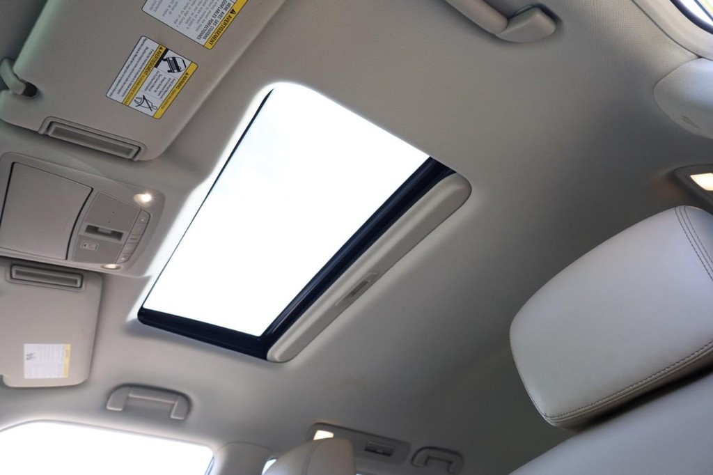 Nissan Armada Vehicle Image 11