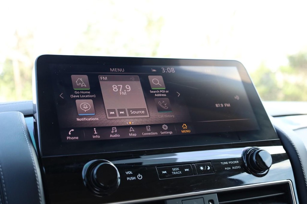 Nissan Armada Vehicle Image 14