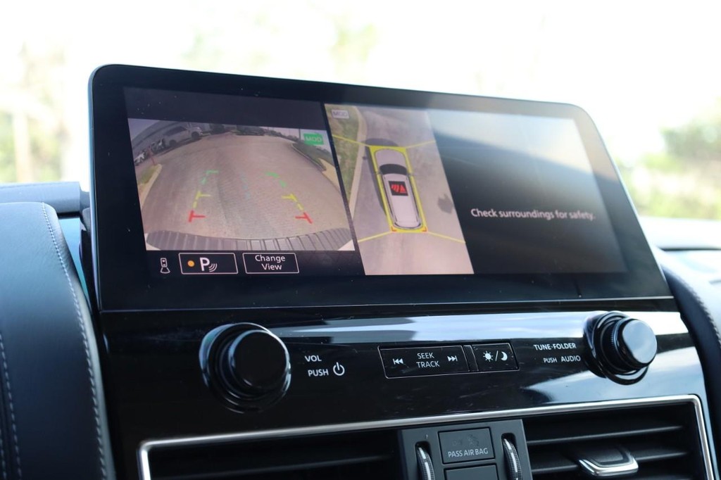 Nissan Armada Vehicle Image 16