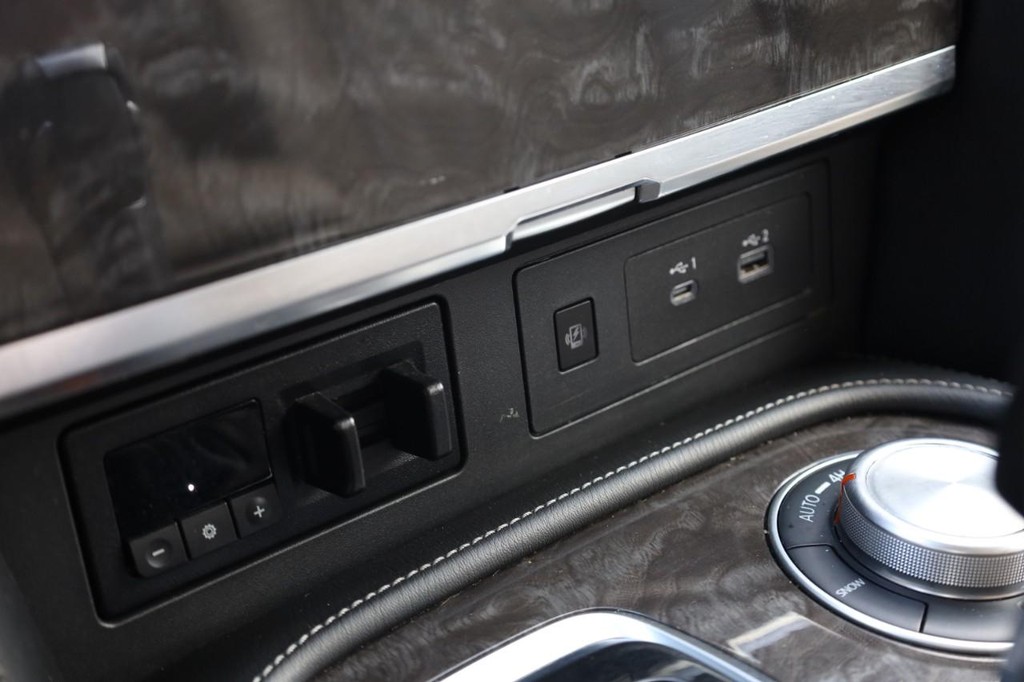 Nissan Armada Vehicle Image 18