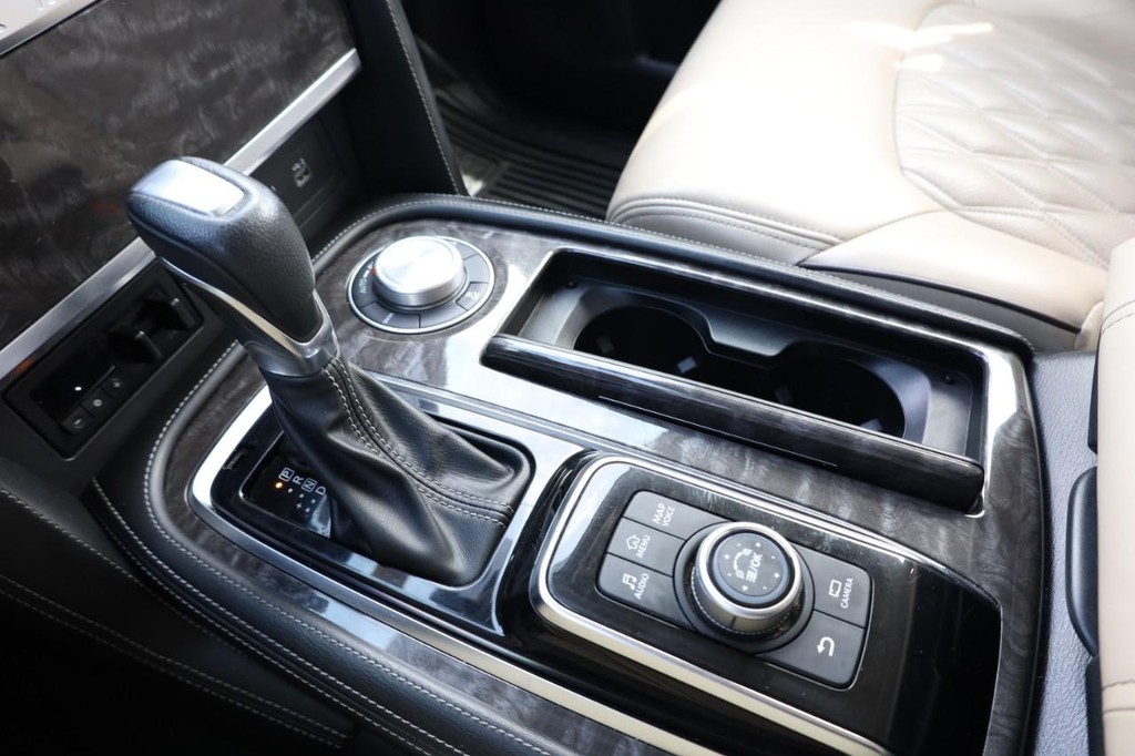 Nissan Armada Vehicle Image 19