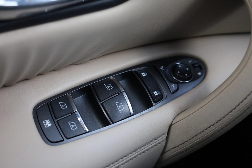 Nissan Armada Vehicle Image 21