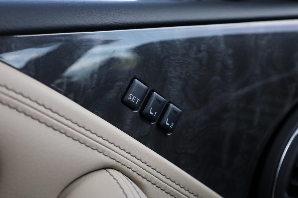 Nissan Armada Vehicle Image 22