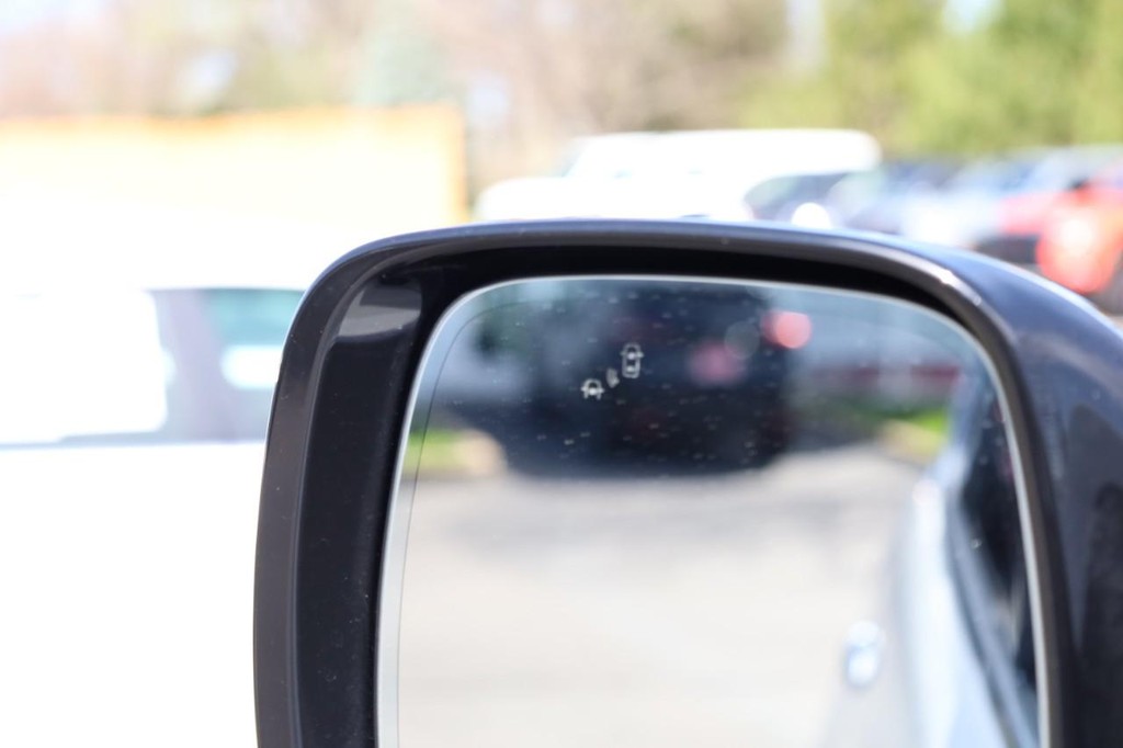 Nissan Armada Vehicle Image 24