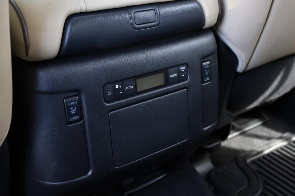 Nissan Armada Vehicle Image 25