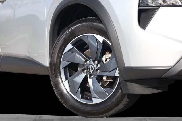 Nissan Rogue Vehicle Image 03